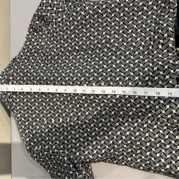 Chic Black and White Tweed Jacket - Picture 8 of 8